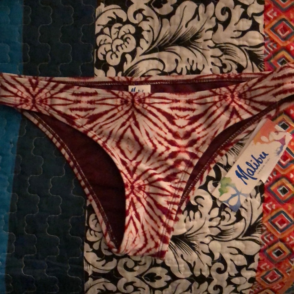 SOLDDD!!!Brand new Malibu bottoms